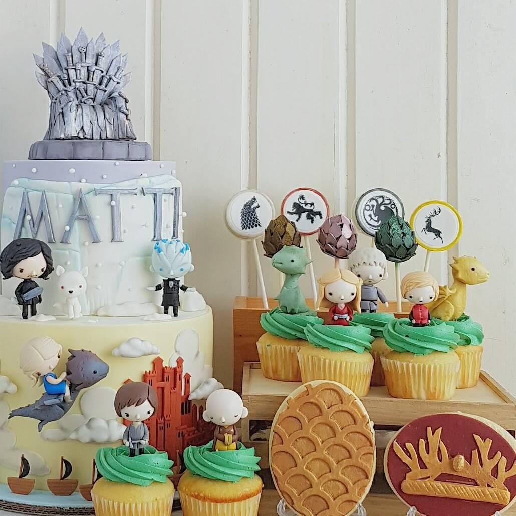 کیک تمام فوندانت طرح game of thrones